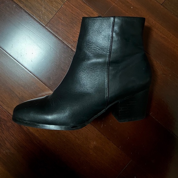 Black leather boots - Picture 2 of 2